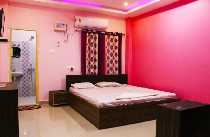 1 x AC DOUBLE BED ROOM